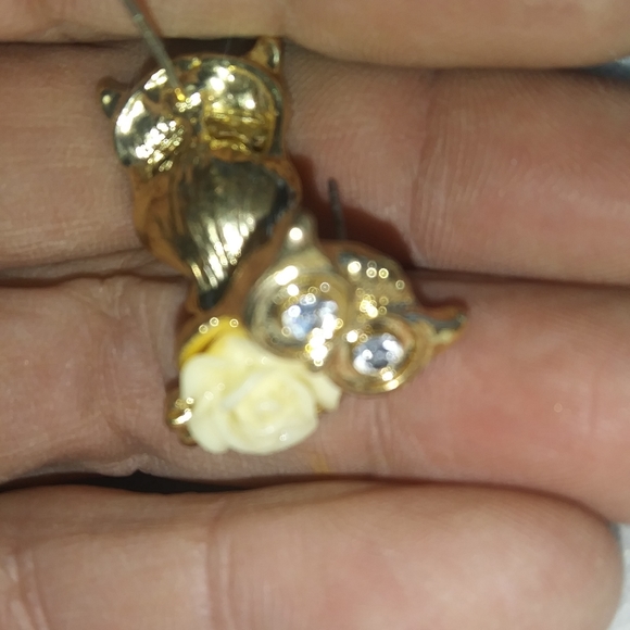 Earings - Picture 2 of 3